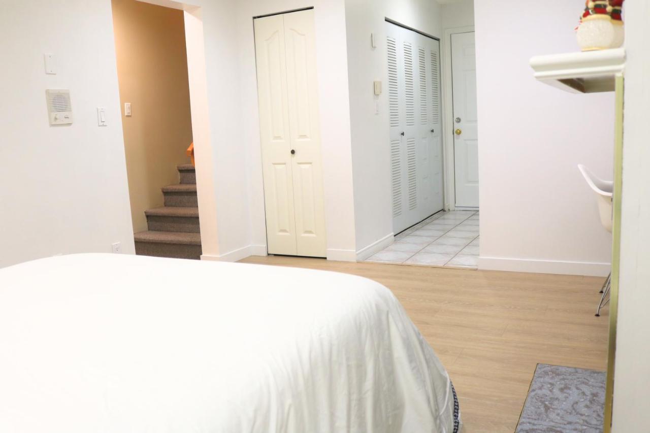 Pristine 3 Beds 2 Washroom Guest Suite Σάρρεϋ Εξωτερικό φωτογραφία