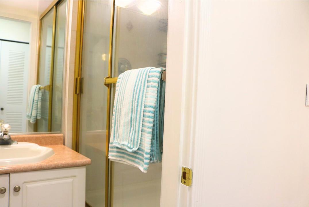 Pristine 3 Beds 2 Washroom Guest Suite Σάρρεϋ Εξωτερικό φωτογραφία